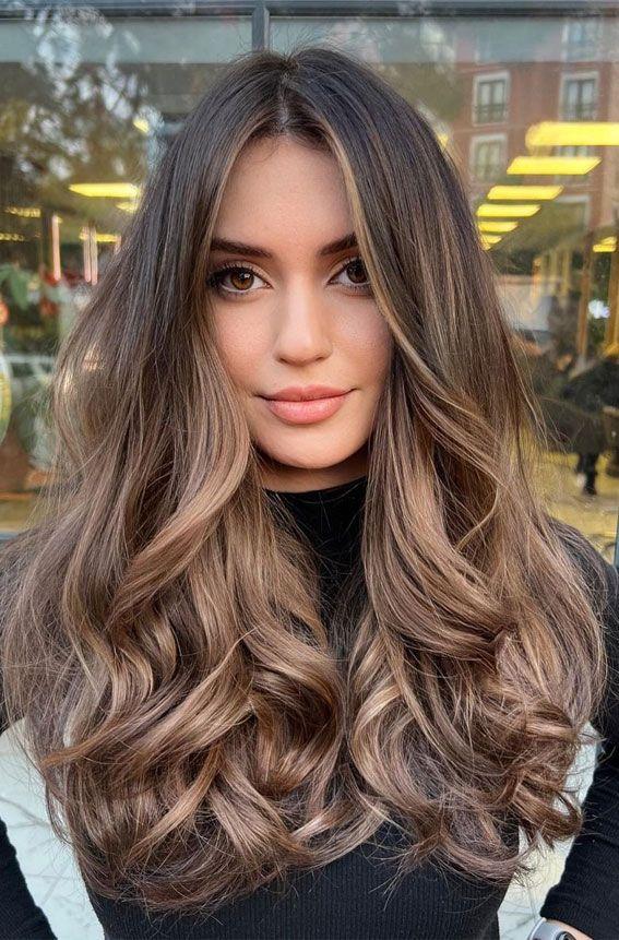Couleur cheveux mocha mousse balayage yüz çevresi aydınlık saç