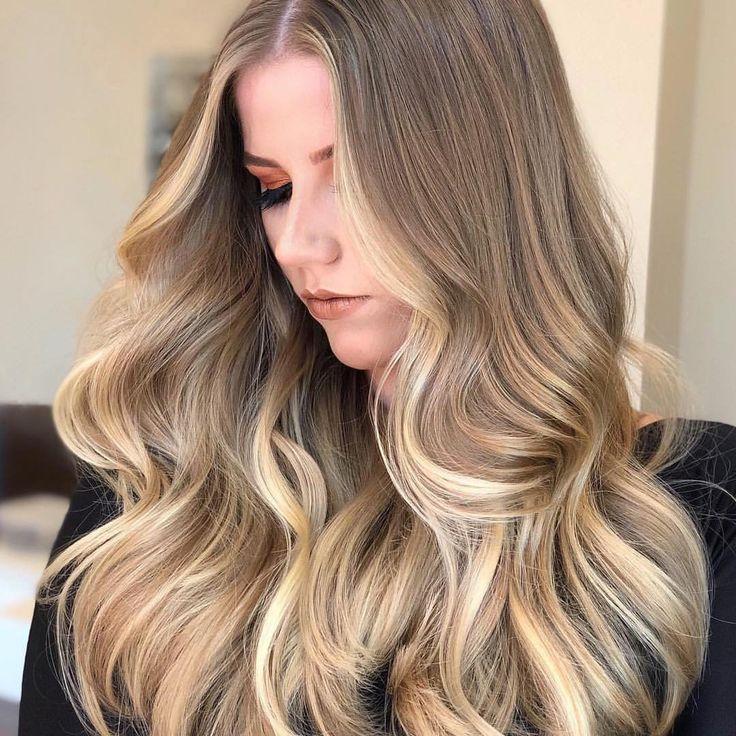 Dalgalı saç bej sarı balayage