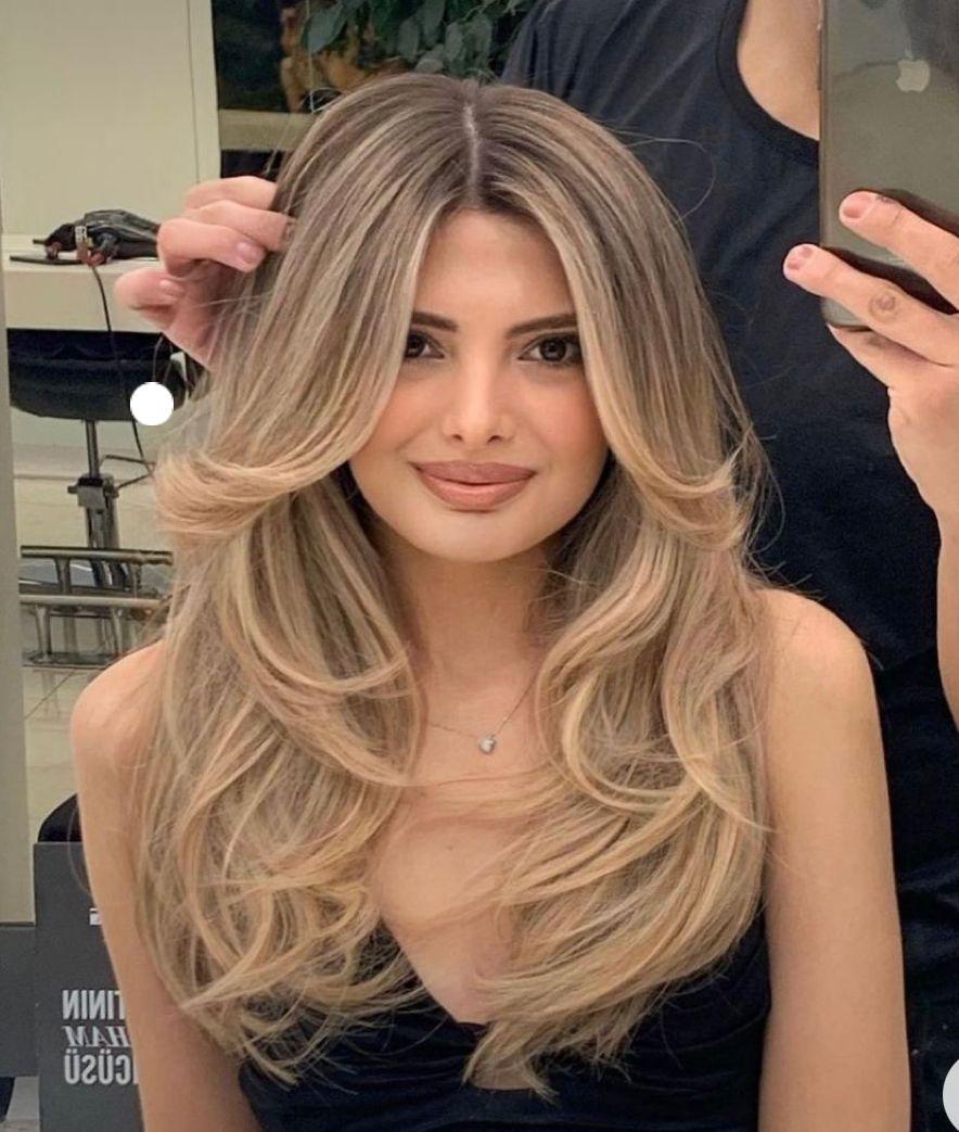 Yüz çerçeveli butterfly cut