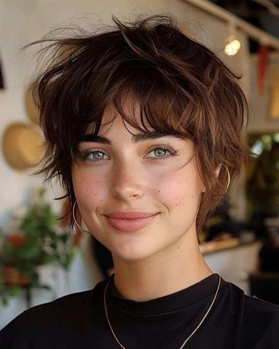 Dağınık kahküllü pixie
