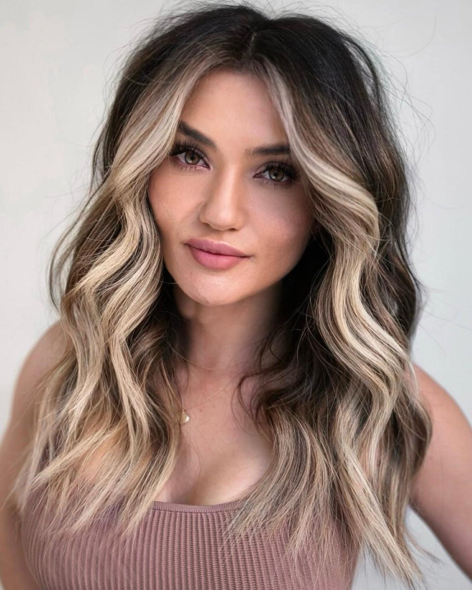 Dalgalı saç balayage modeli