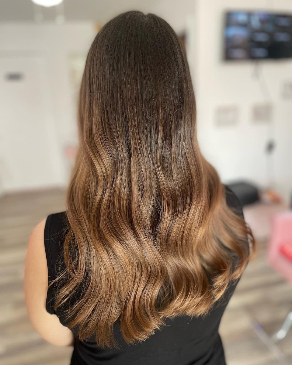 Kıvırcık karamel balayage uzun saç modeli