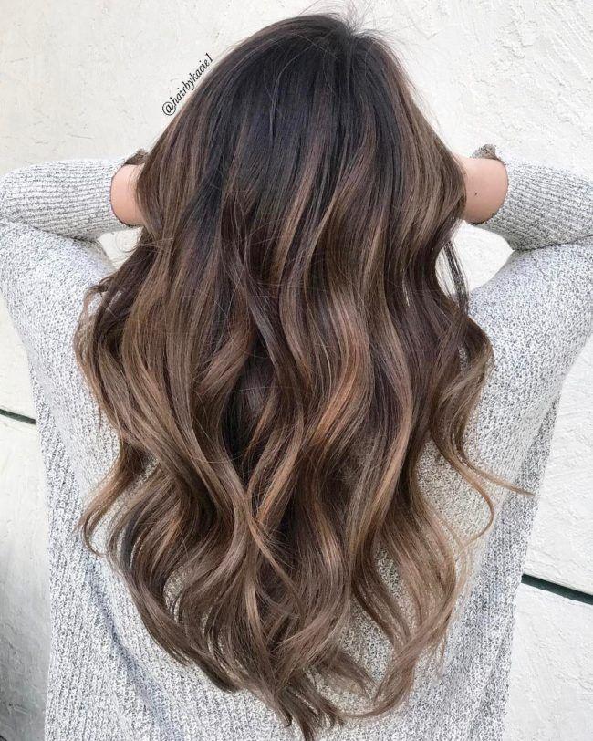 Doğal kumral balayage renkleri