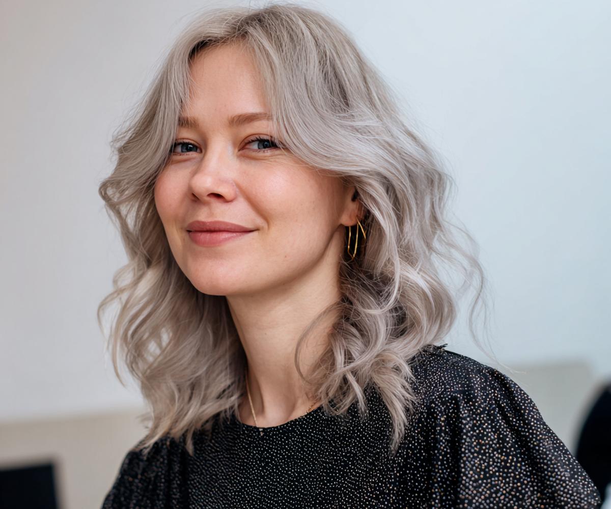 Gray Wavy Lob Middle Part