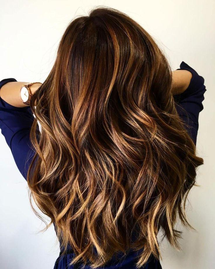 20 Karamel Balayage Uzun Saç Modeliyle Doğal Işıltı Rehberi