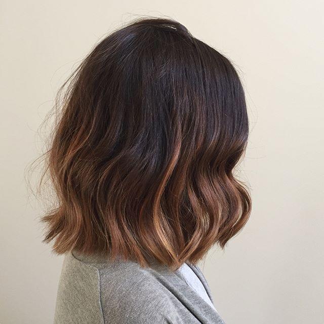 Kısa saç karamel ombre modeli