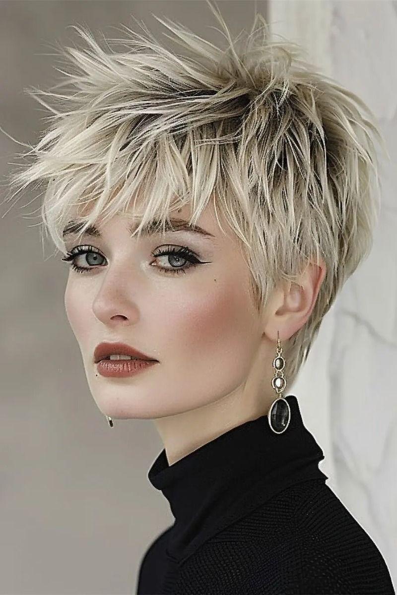 Cesur kısa sarışın pixie