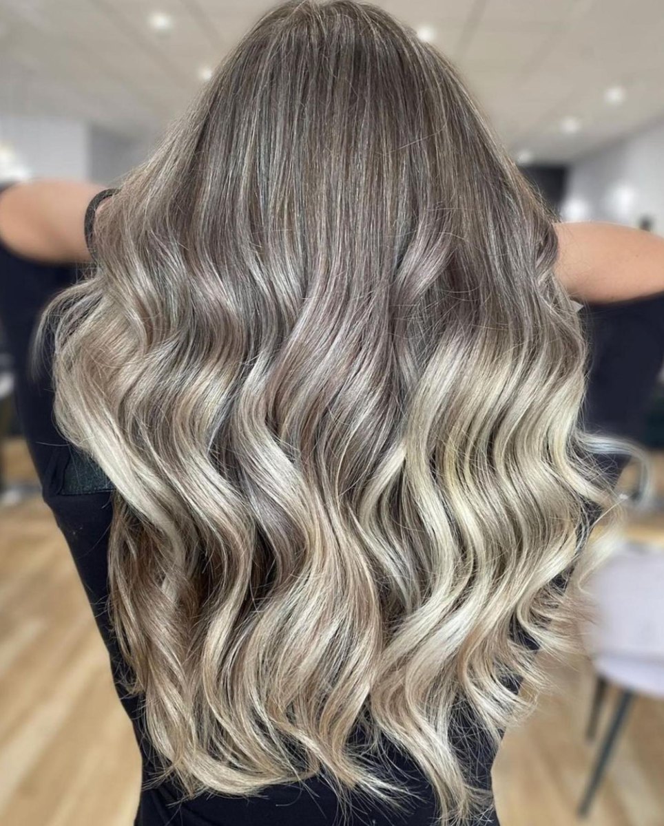 Küllü sarı balayage dalgalı saç