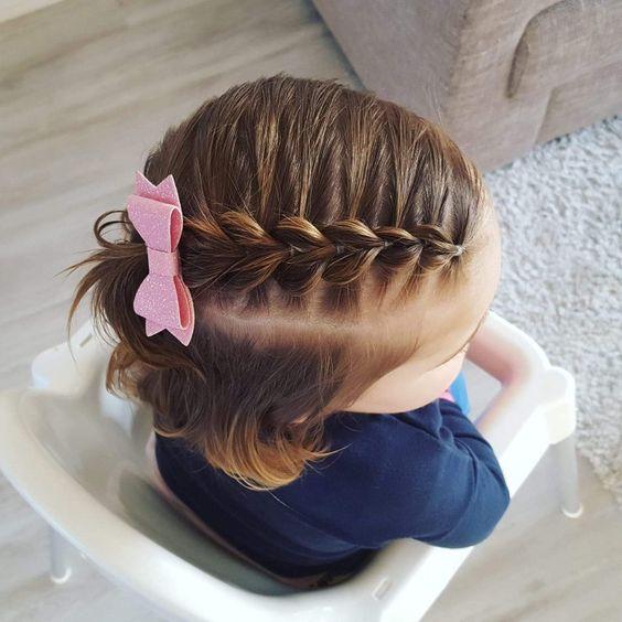 Kurdeleli bebek saç modeli