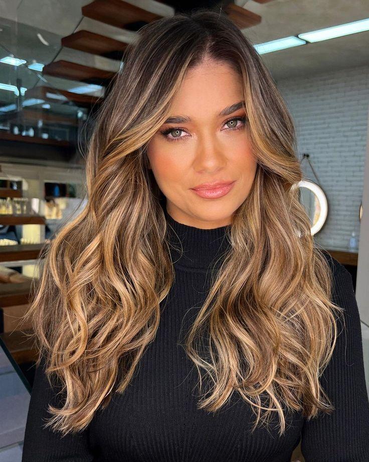 Modern honey bronde saç trendi