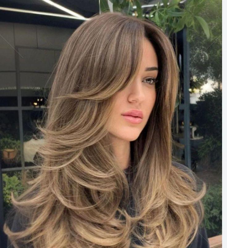 Ombre butterfly cut saç