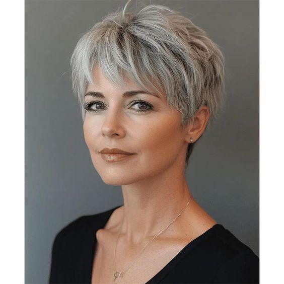 Gri saç pixie modeli
