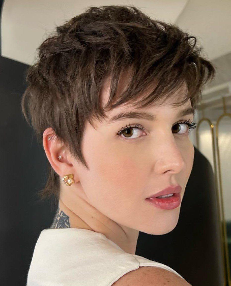 Kısa perçemli pixie modeli