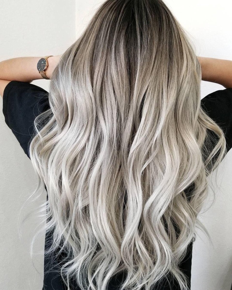 Platin küllü balayage uzun saç
