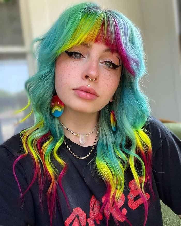 Renkli wolf cut saç