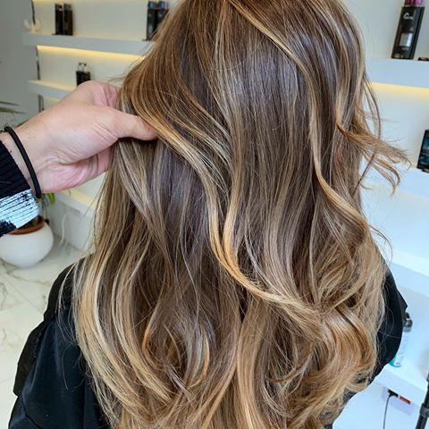 Sıcak bej sarı balayage