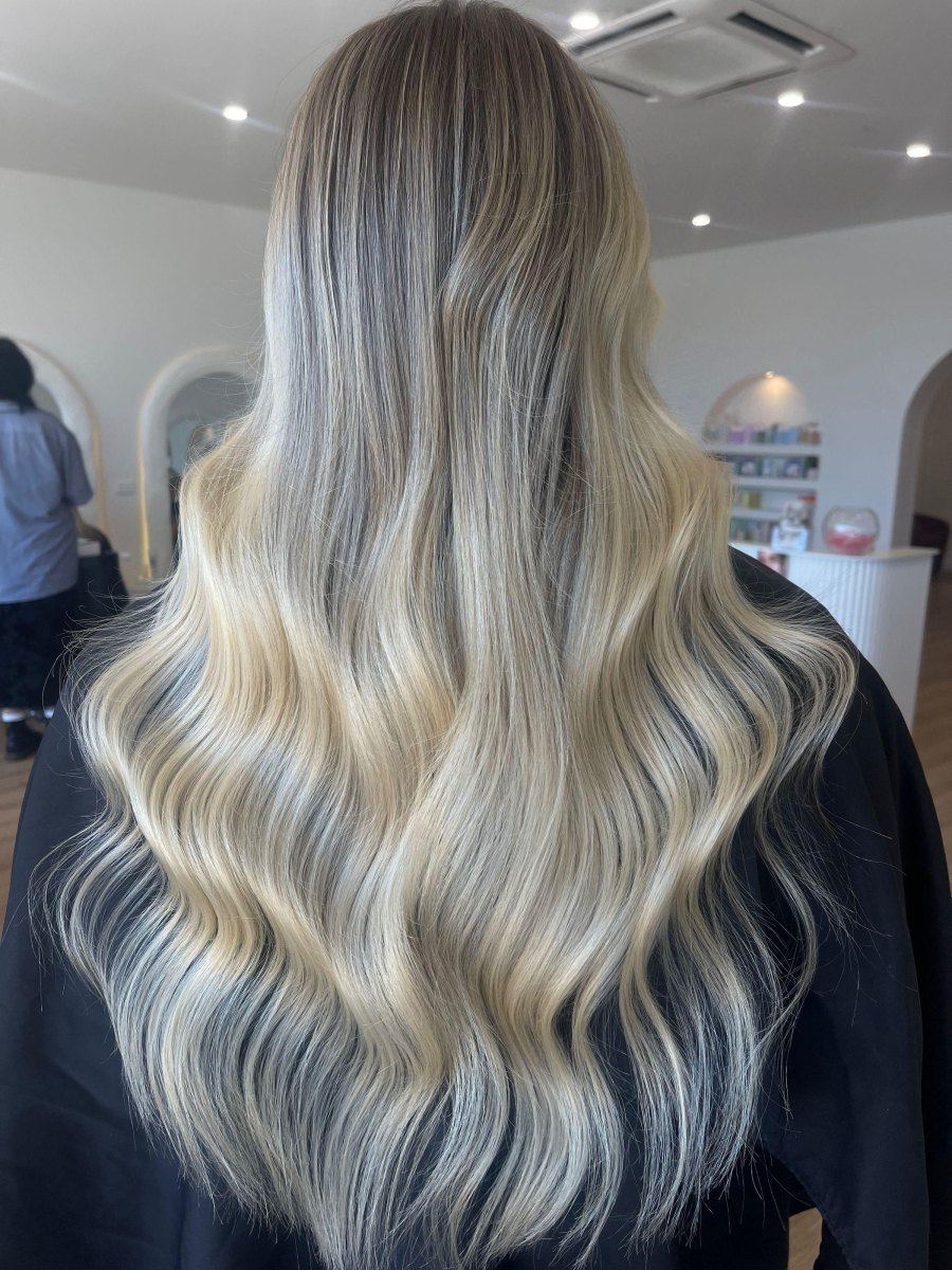 Sağlıklı soğuk sarı balayage