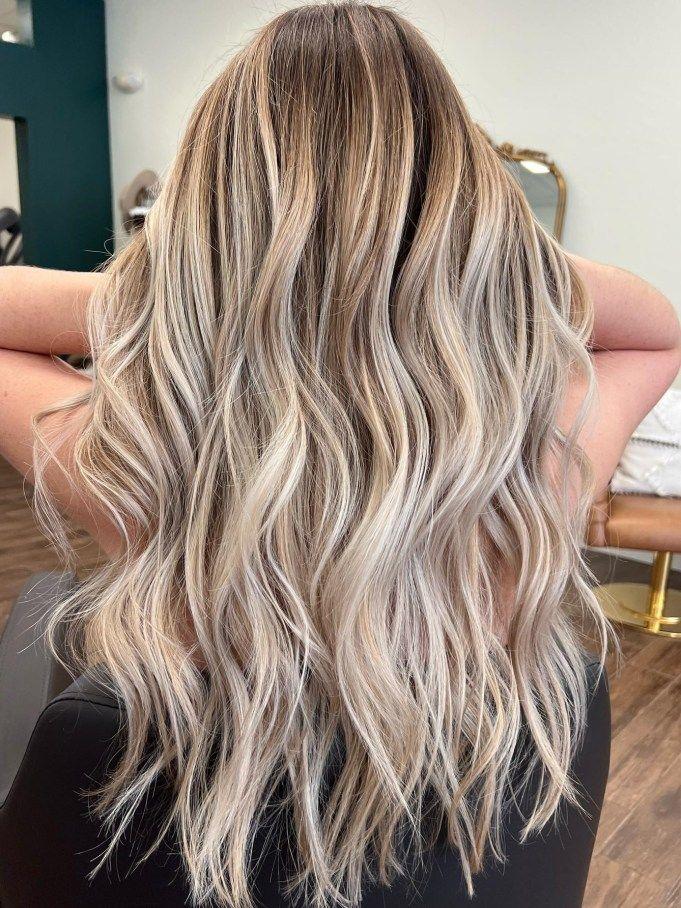 Göz alıcı uzun blonde balayage