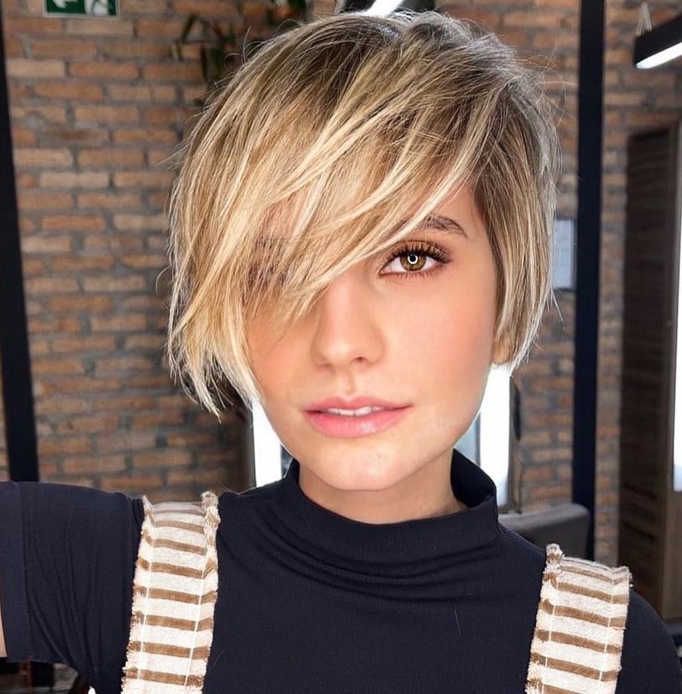 Uzun kahküllü pixie model
