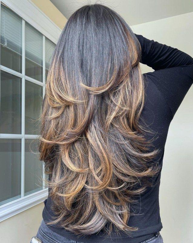 Katlı butterfly cut saç görünümü