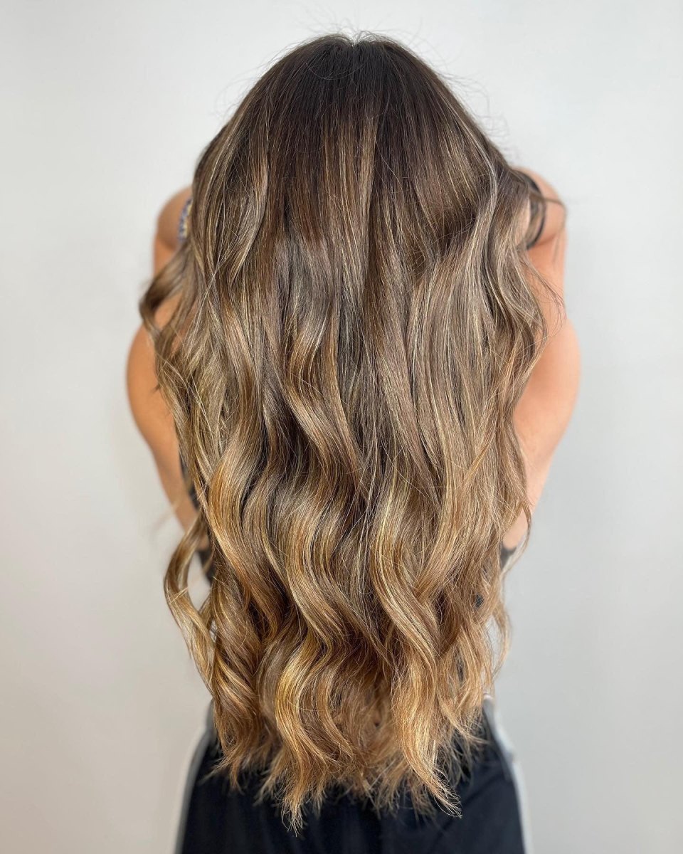 Yumuşak geçişli karamel balayage modeli