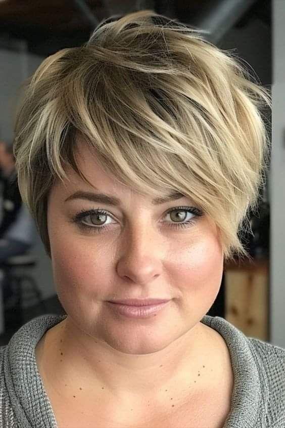 Yuvarlak yüz pixie modeli