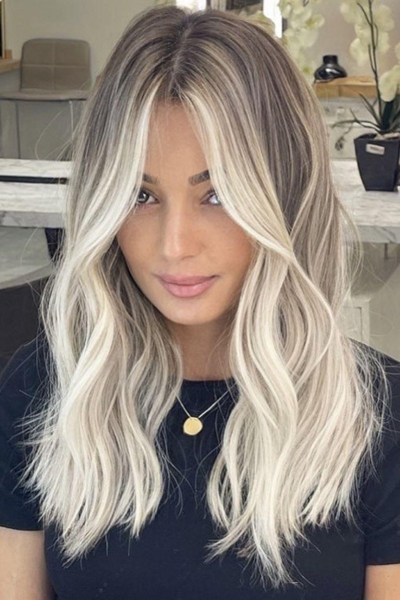 Yüz çerçeveleyen blonde balayage